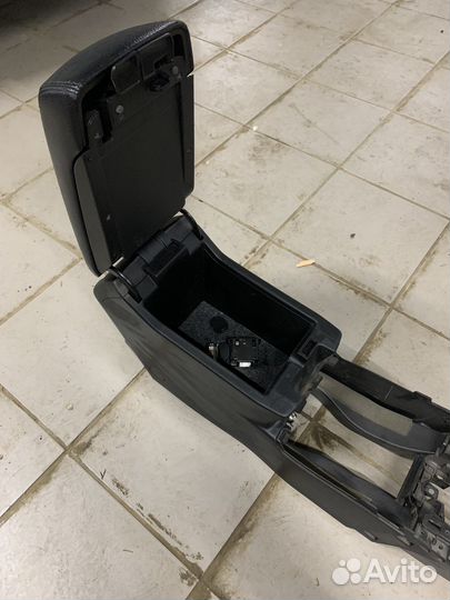 Подлокотник Subaru Legacy Outback B14 BR BM