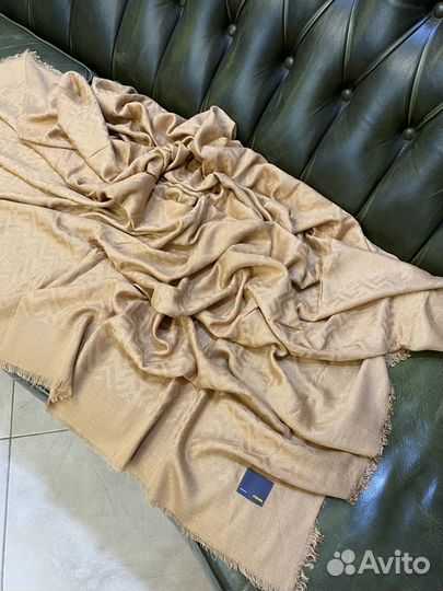 Огромный платок шаль Fendi 140 см Италия