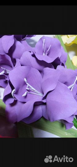 Гладиолусы букет