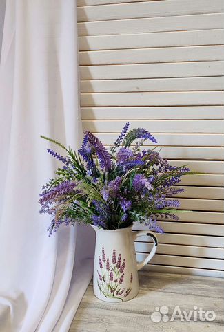 Имитация лаванды в керамическом кувшинчике