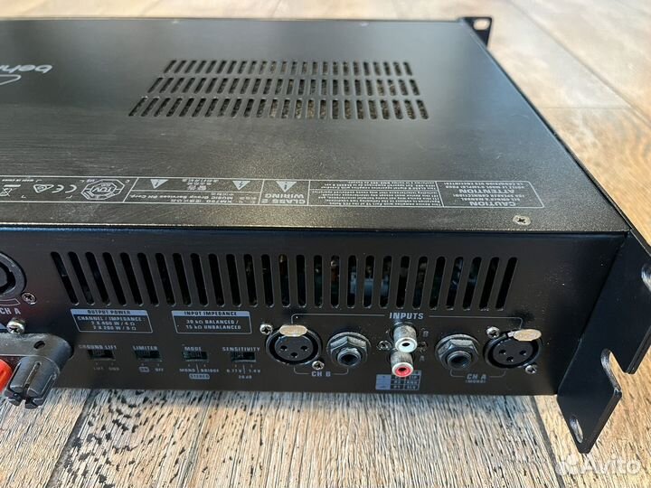 Усилитель мощности Behringer KM750