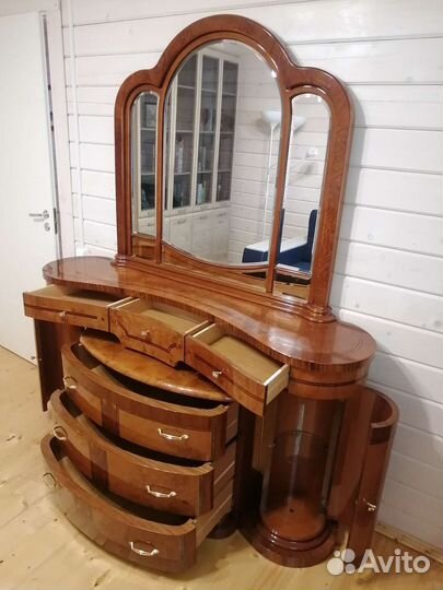 Трюмо с зеркалом