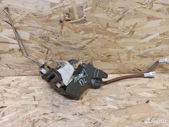 Замок двери передний левый Suzuki Liana