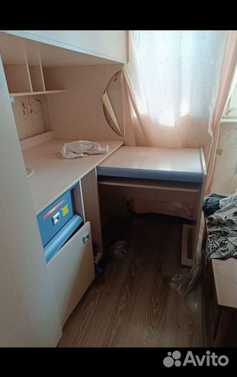 Детская кровать чердак со столом и шкафом