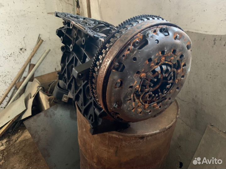 Двигатель в разобраном состоянии renault