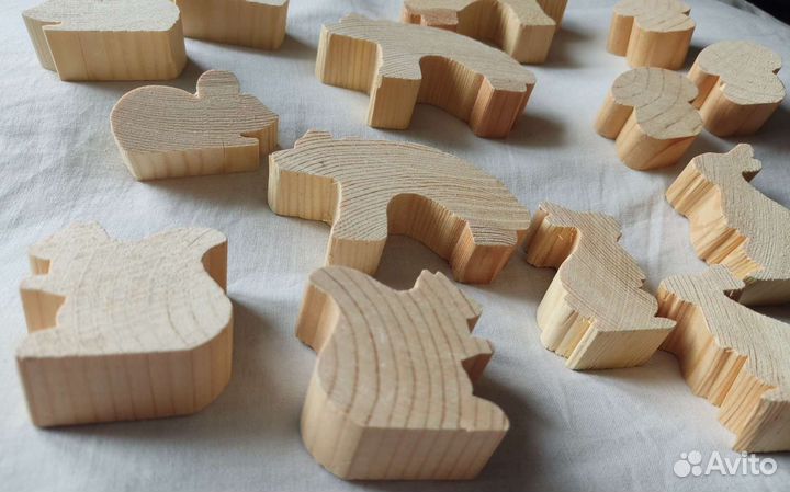 Фигурка деревянная