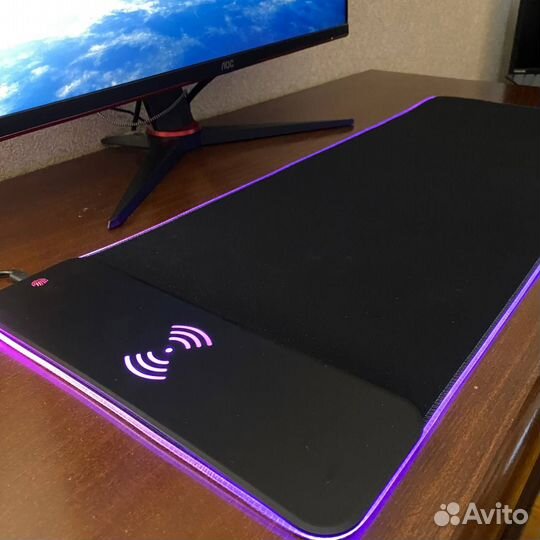 Большой коврик для мыши с зарядкой и подсветкой