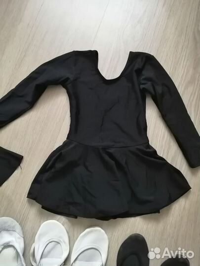 Купальник для танцев чёрный и чешки