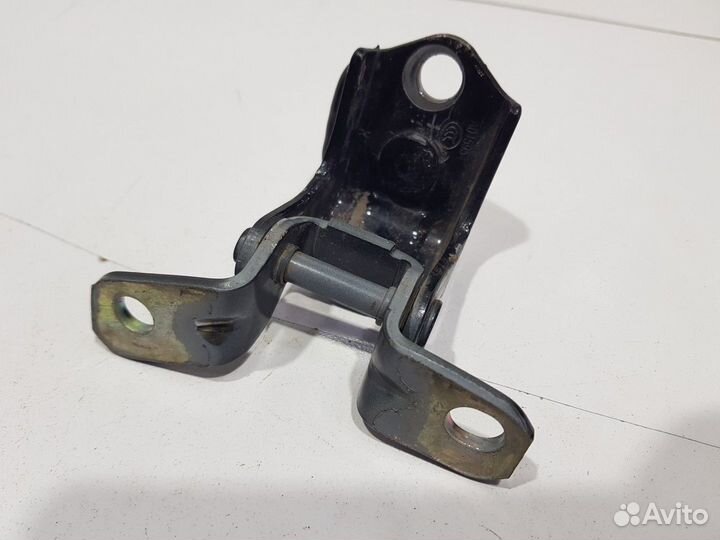 Петля двери задняя правая верхняя