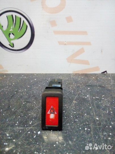 Кнопка аварийной сигнализации Nissan Almera