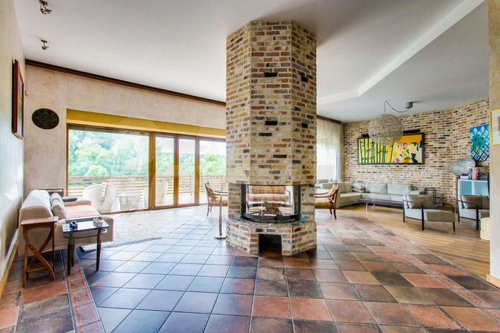 Дом 600 м² на участке 30 сот.