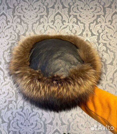 Шапка натуральная из меха канадского енота