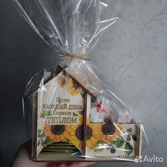 Подарочный набор с чаем и конфетами raffaello