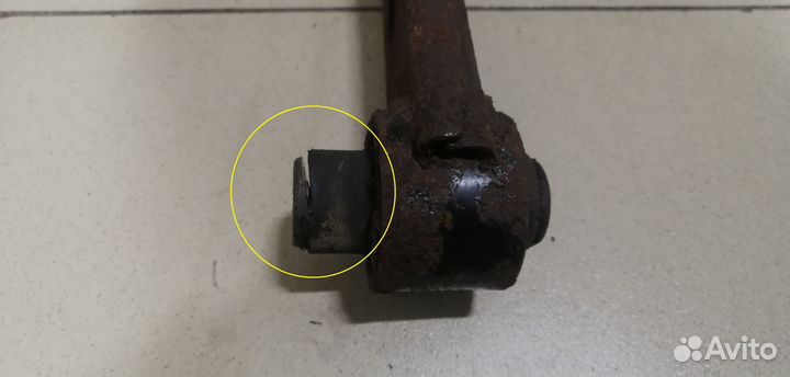 Рычаг задний нижний левый Avensis II 2003-2008