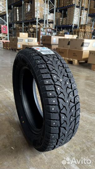 Royal Black Royal Stud II 225/60 R18 104T