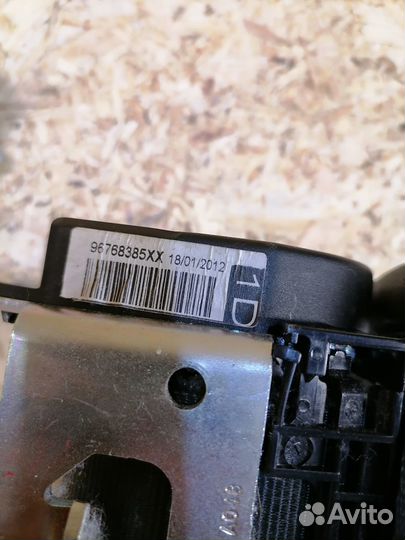 Ремень безопасности правый Peugeot 308