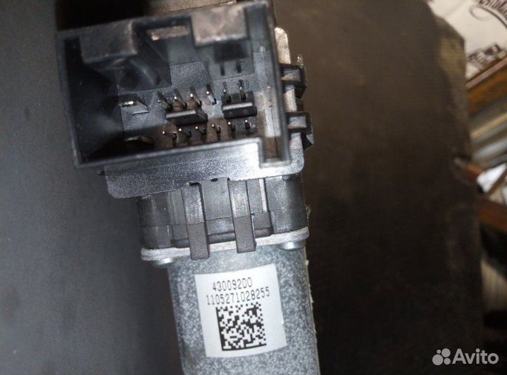 Стеклоподъемник задний левый Skoda Fabia 2011