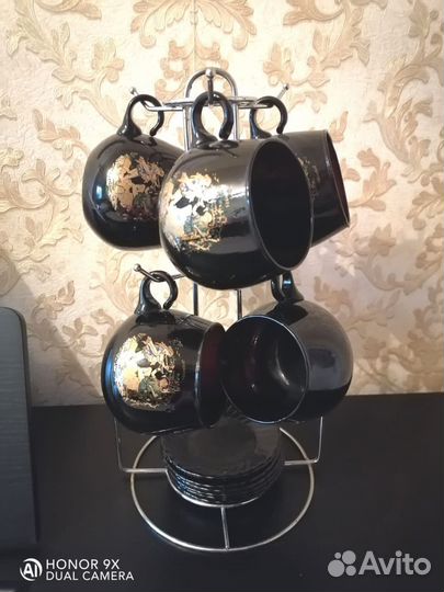 Комплект чашек с блюдцами на подставке