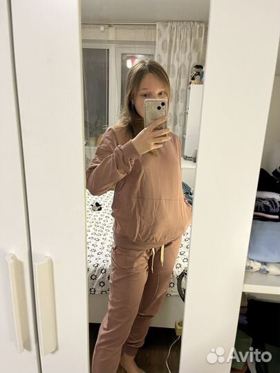 Женский спортивный костюм