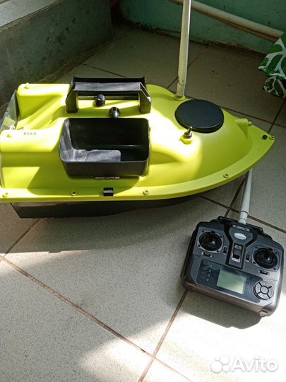 Прикормочный кораблик с gps