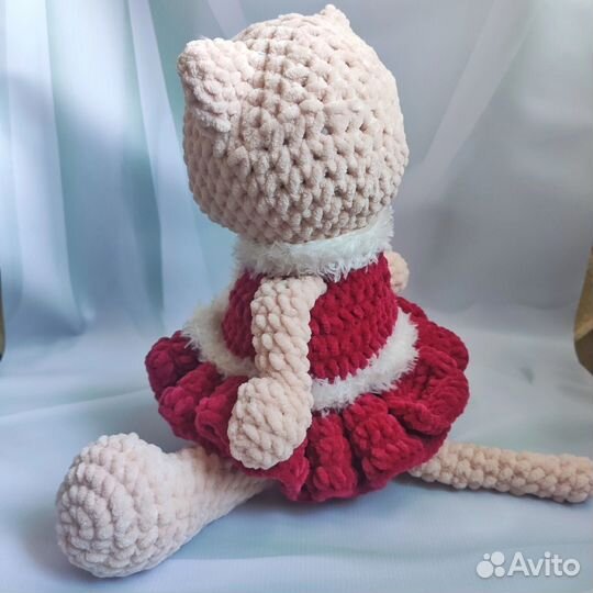 Вязаная игрушка Котенок из плюшевой пряжи