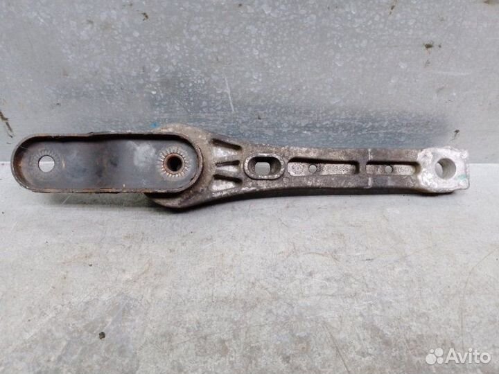 Опора двигателя задняя Volkswagen Passat B6