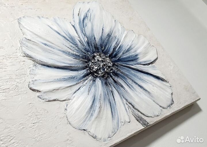Интерьерная картина цветы барельеф светлая