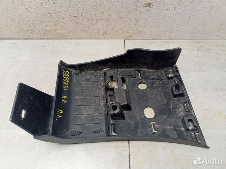 Накладка переднего крыла левого