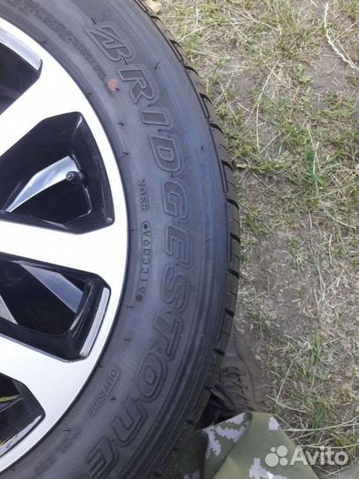 Bridgestone Dueler H/T 215/60 R17 96H