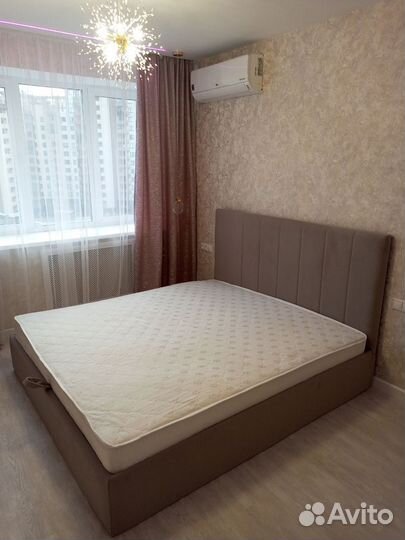 Кровать с матрасом