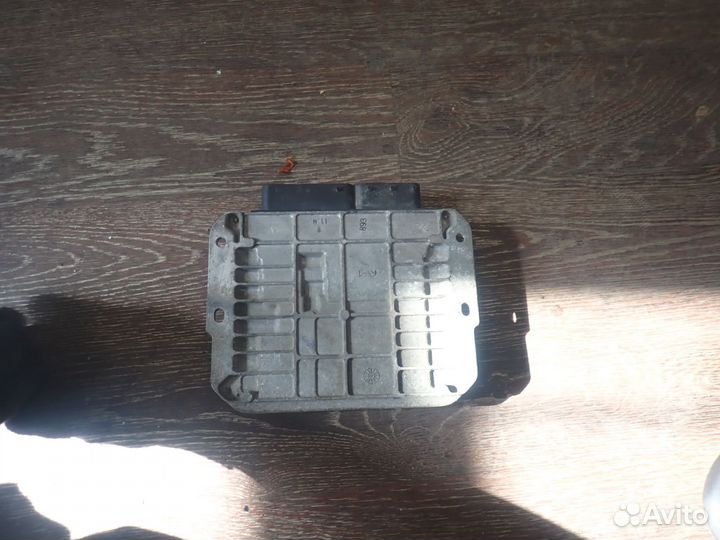 Блок управления двигателем Nissan Navara D40