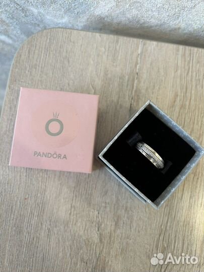 Pandora кольцо логомания