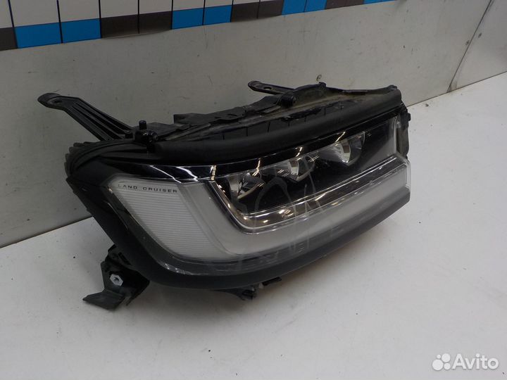 Фара правая Toyota Land Cruiser 300 2021