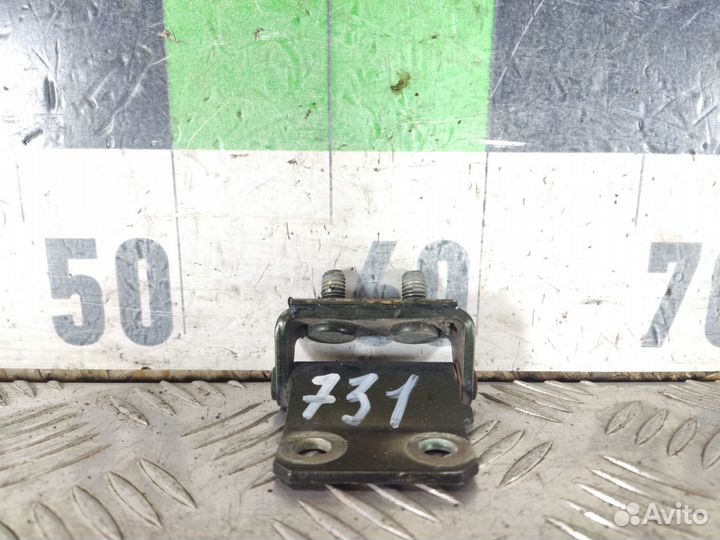 Петля багажника левая Mitsubishi Carisma 2000 2003