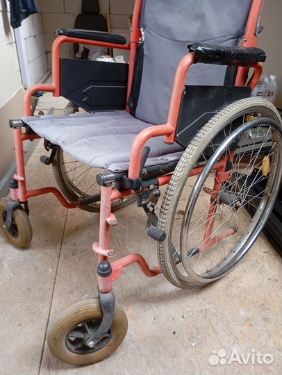 Инвалидная кресло-коляска складная б\у