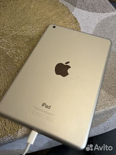Планшет Apple iPad mini 16Gb Wi-Fi White