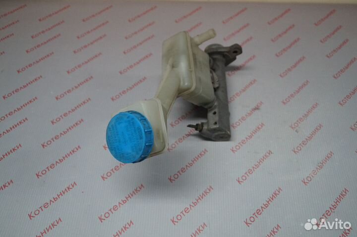 Nissan 46010-AV610 Цилиндр тормозной главный