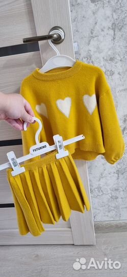 Костюм с юбкой вязаный