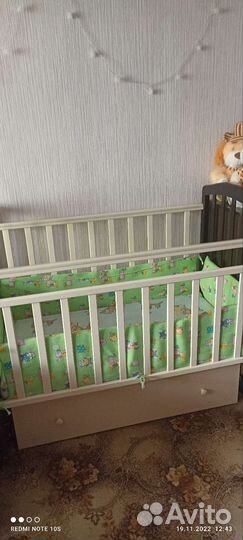 Кроватка с маятником