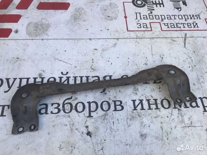 Балка передняя поперечная Land Rover Freelander