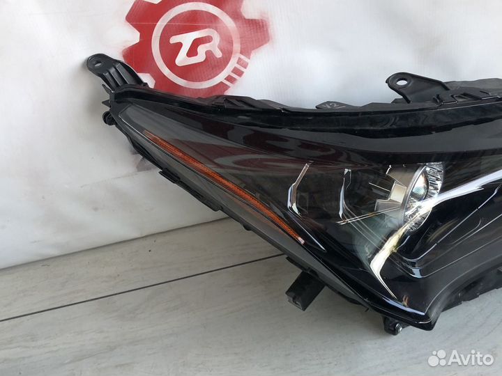 Lexus NX Фара правая