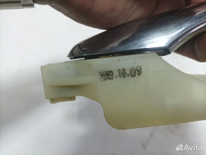 Ручка двери передняя левая Kia Sportage 3 SL