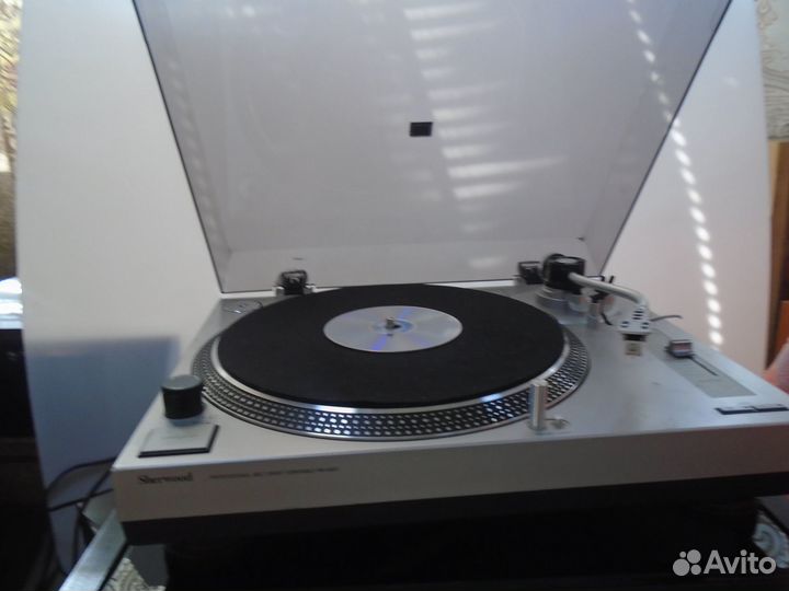 Виниловый проигрыватель