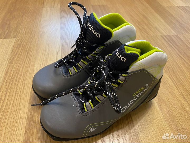 Лыжные ботинки и лыжные палки 105см