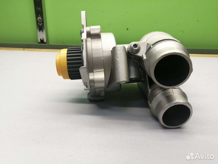 Помпа с термостатом Volkswagen Audi