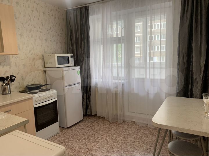 2-к. квартира, 65 м², 1/16 эт.