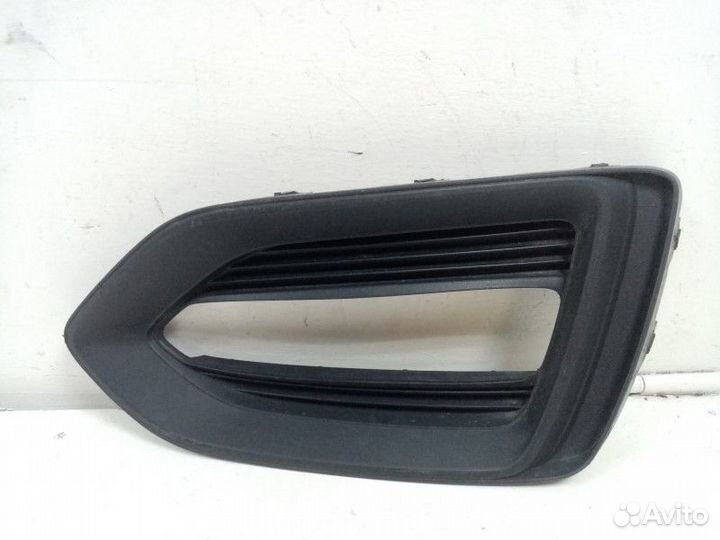 Рамка противотуманной фары правой Hyundai Solaris