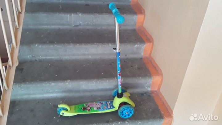 Самокат детский со светящимися колесами