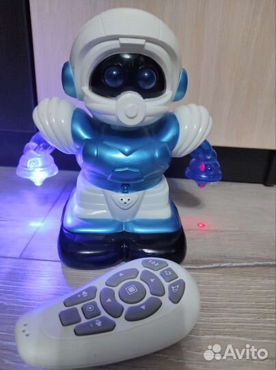 Игрушка робот с пультом