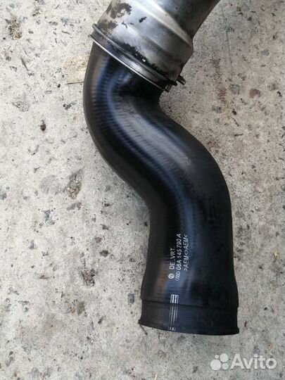 Патрубок Итеркуллера Гольф 4 Октавич 06A145790A